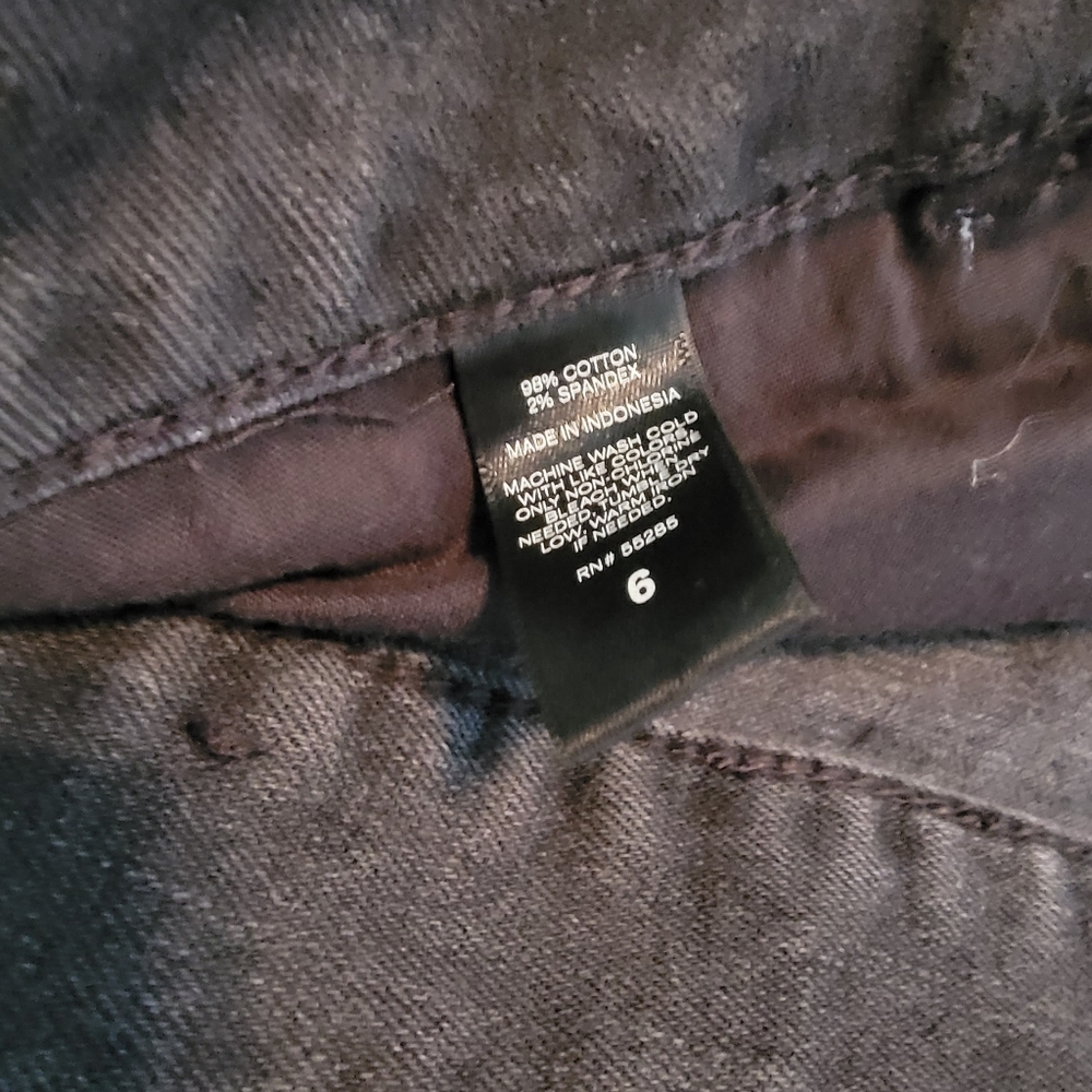 Express Shorts - Picture 4 of 4